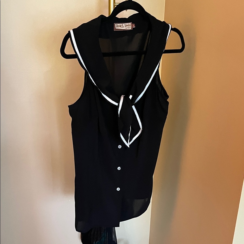 50s Retro Black Sleeveless Blouse with White Trim
